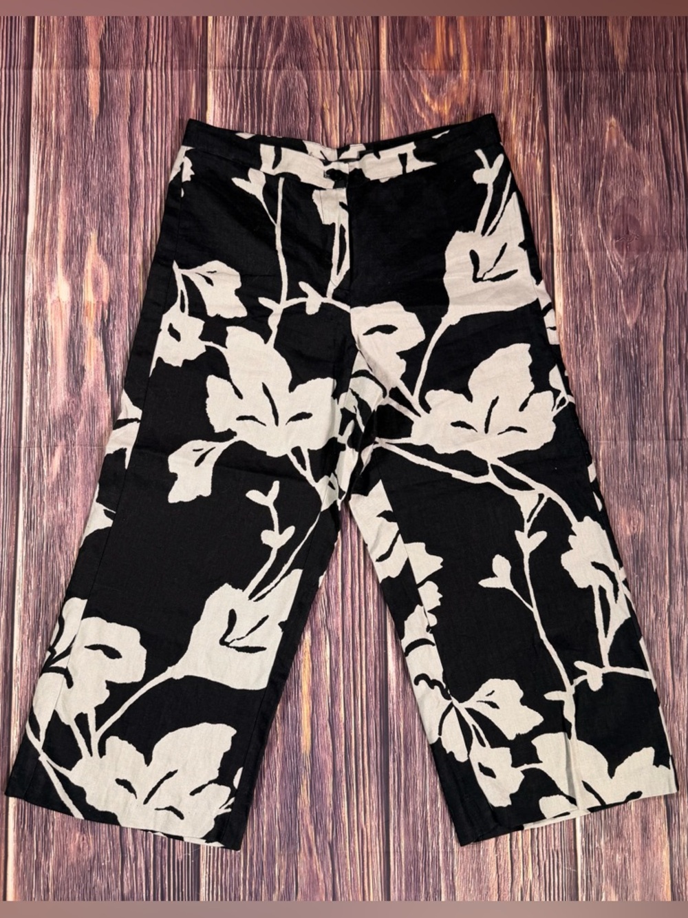 Women’s Cropped Black & Light Gray 100% Linen Floral Capri Pants Size 4